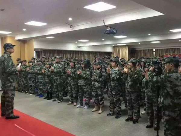 星空·综合体育团队拓展训练