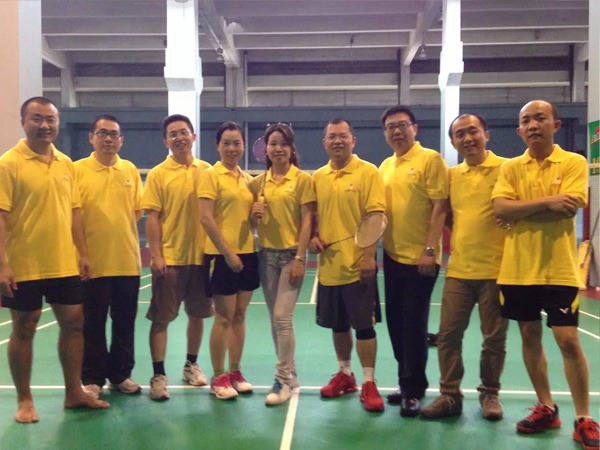 星空·综合体育团队建设-羽毛球活动